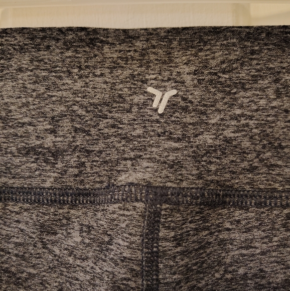 Old Navy extra high waisted CloudComfy leggings - Picture 7 of 9